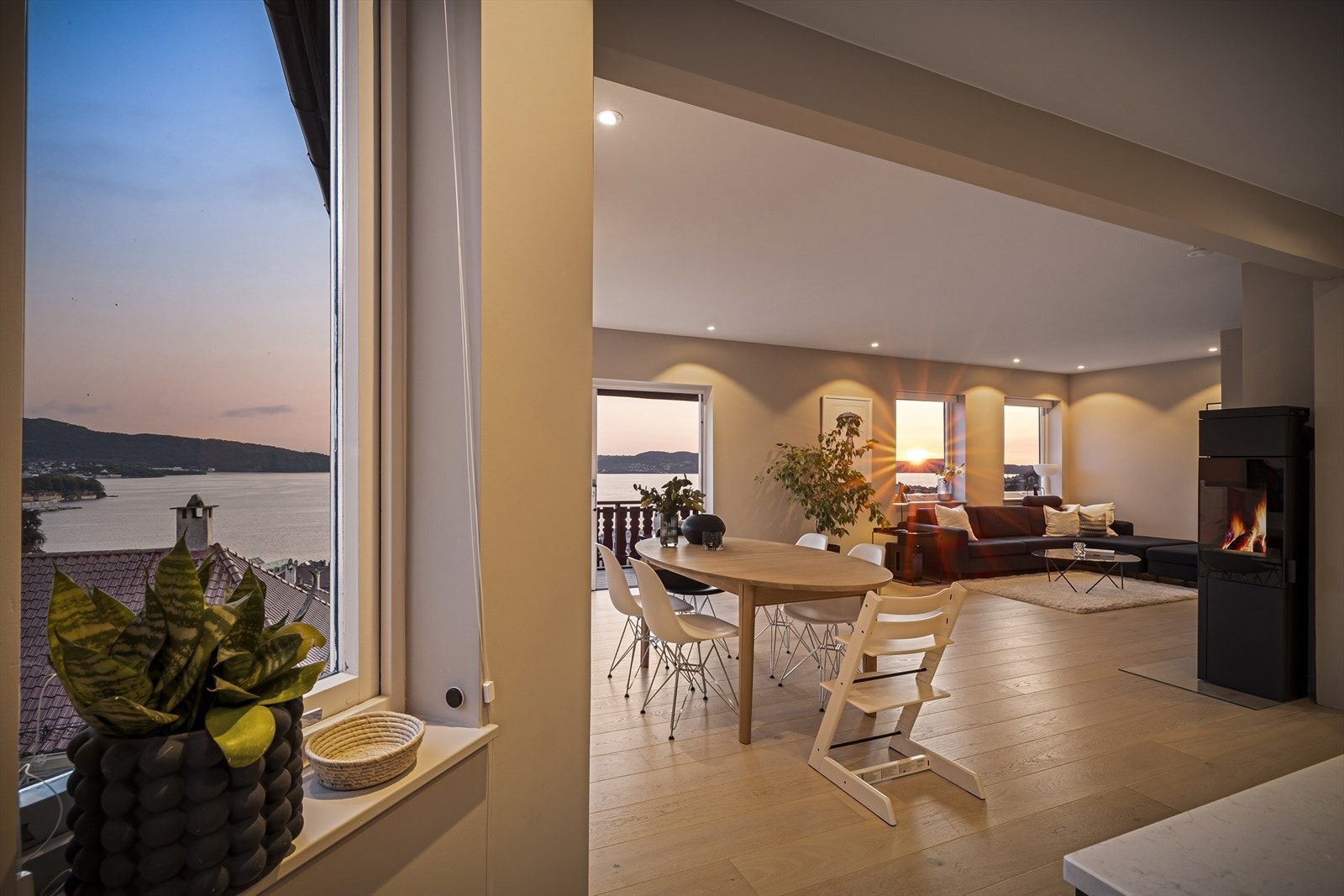 Strøken leilighet i et av byens beste områder. Storslått utsikt! Galleribilde