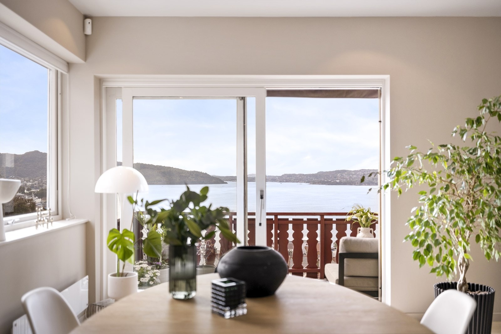 Forsterket bjelkelag og etterisolerte vegger i hovedetasje. Galleribilde