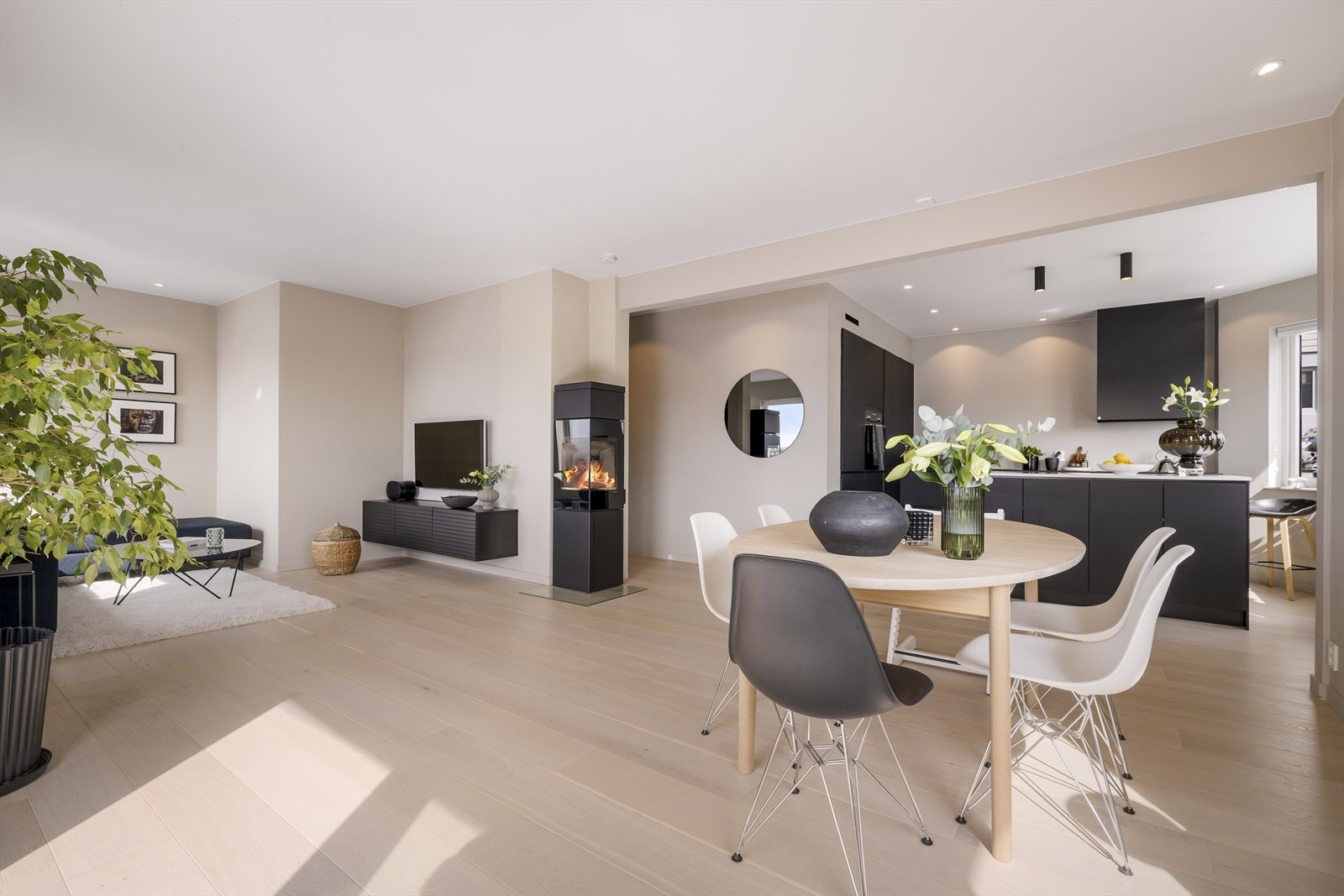 Lekker 1-stavs parkett i denne etasjen. Galleribilde