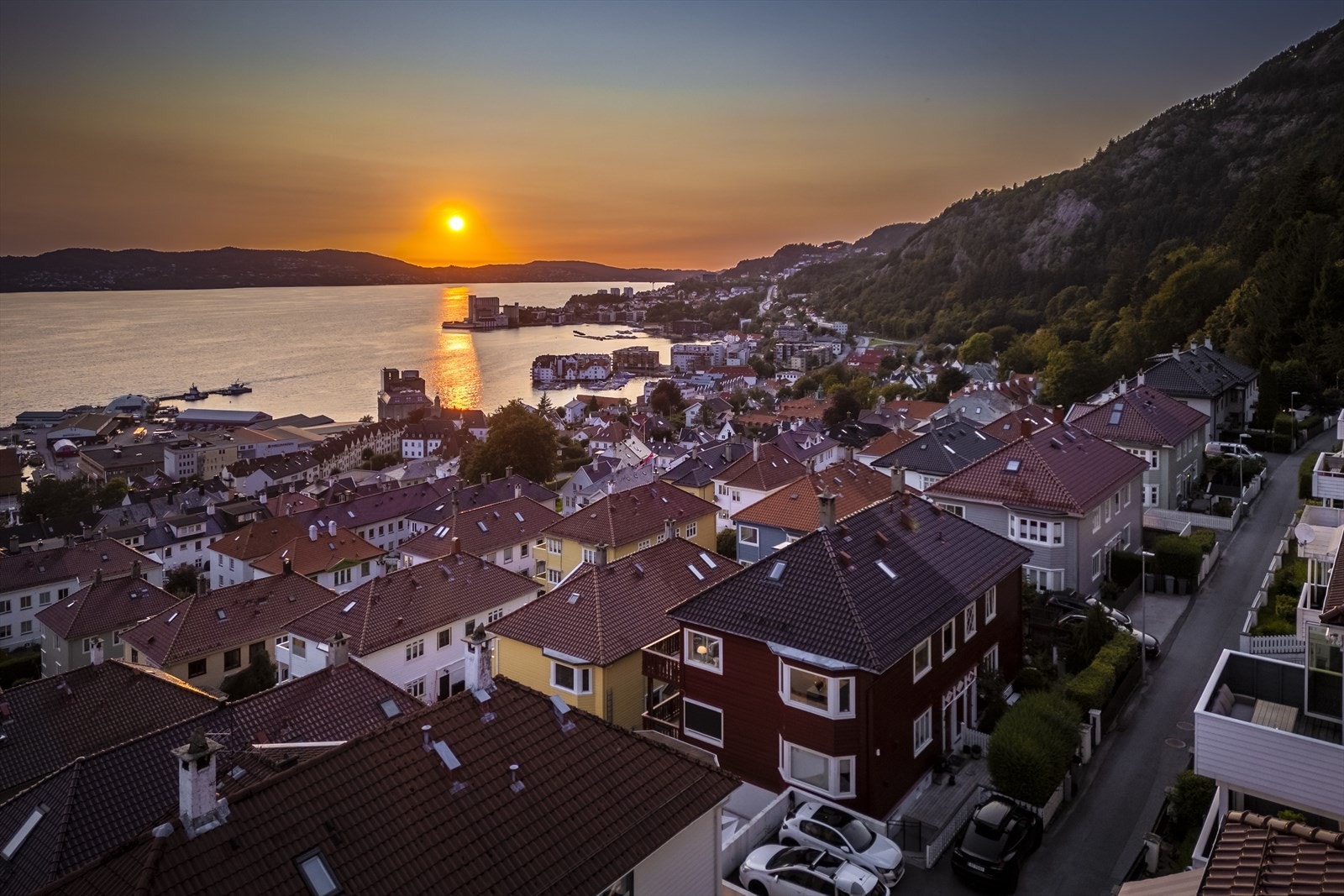 Boligen har en attraktiv og sentral beliggenhet i et av byens mest populære nabolag. Galleribilde