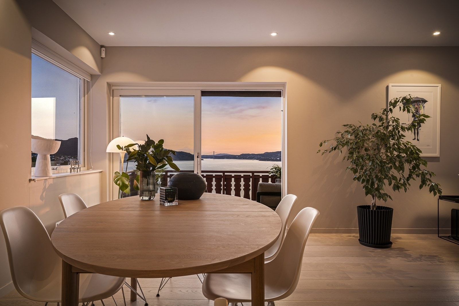 Nydelig utsikt fra stuevinduene! Galleribilde