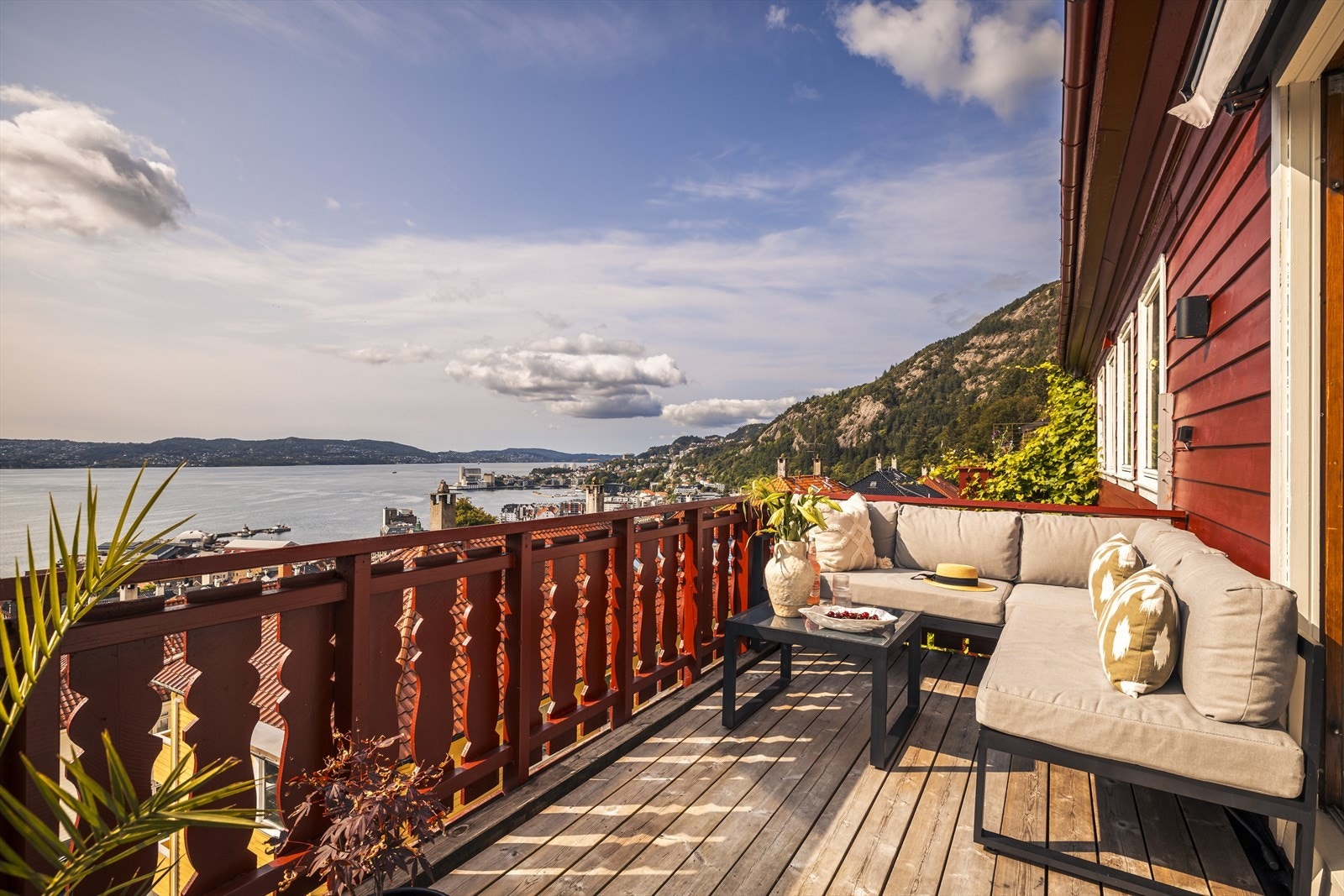 Altanen er på ca. 8 m². Galleribilde