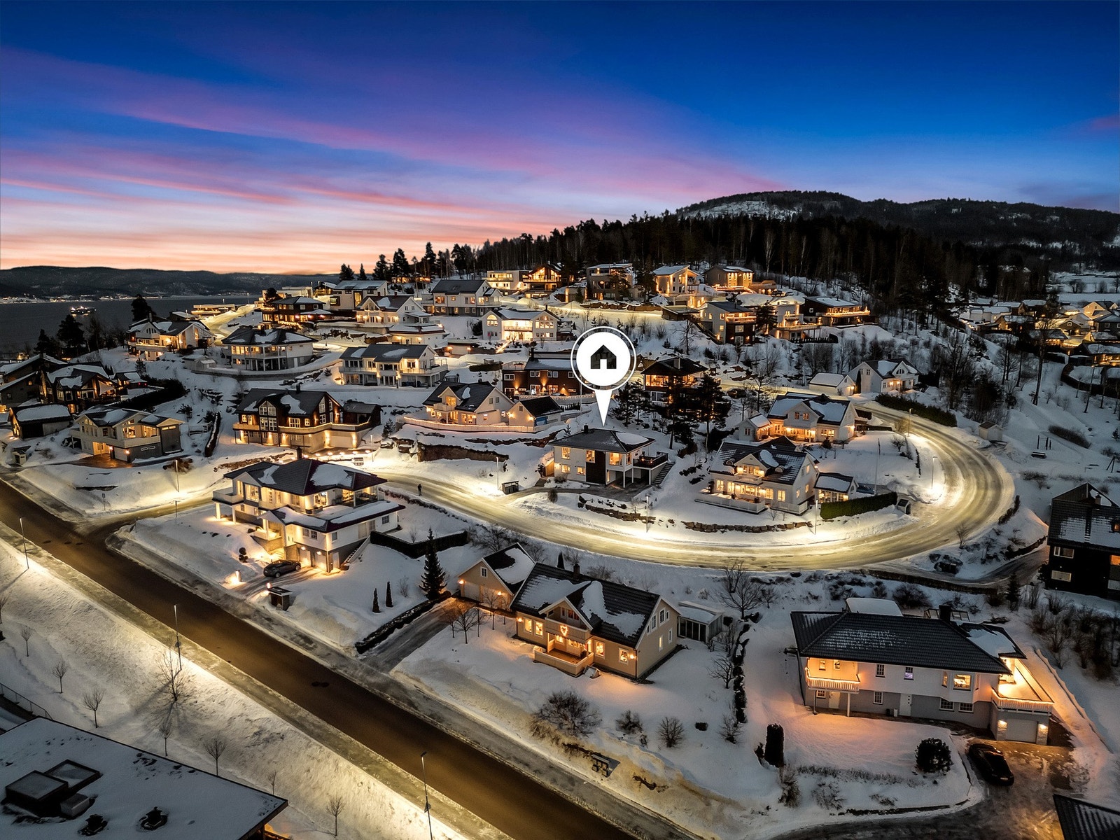 Nyer enebolig med sjeldent flott beliggenhet og utsikt Galleribilde