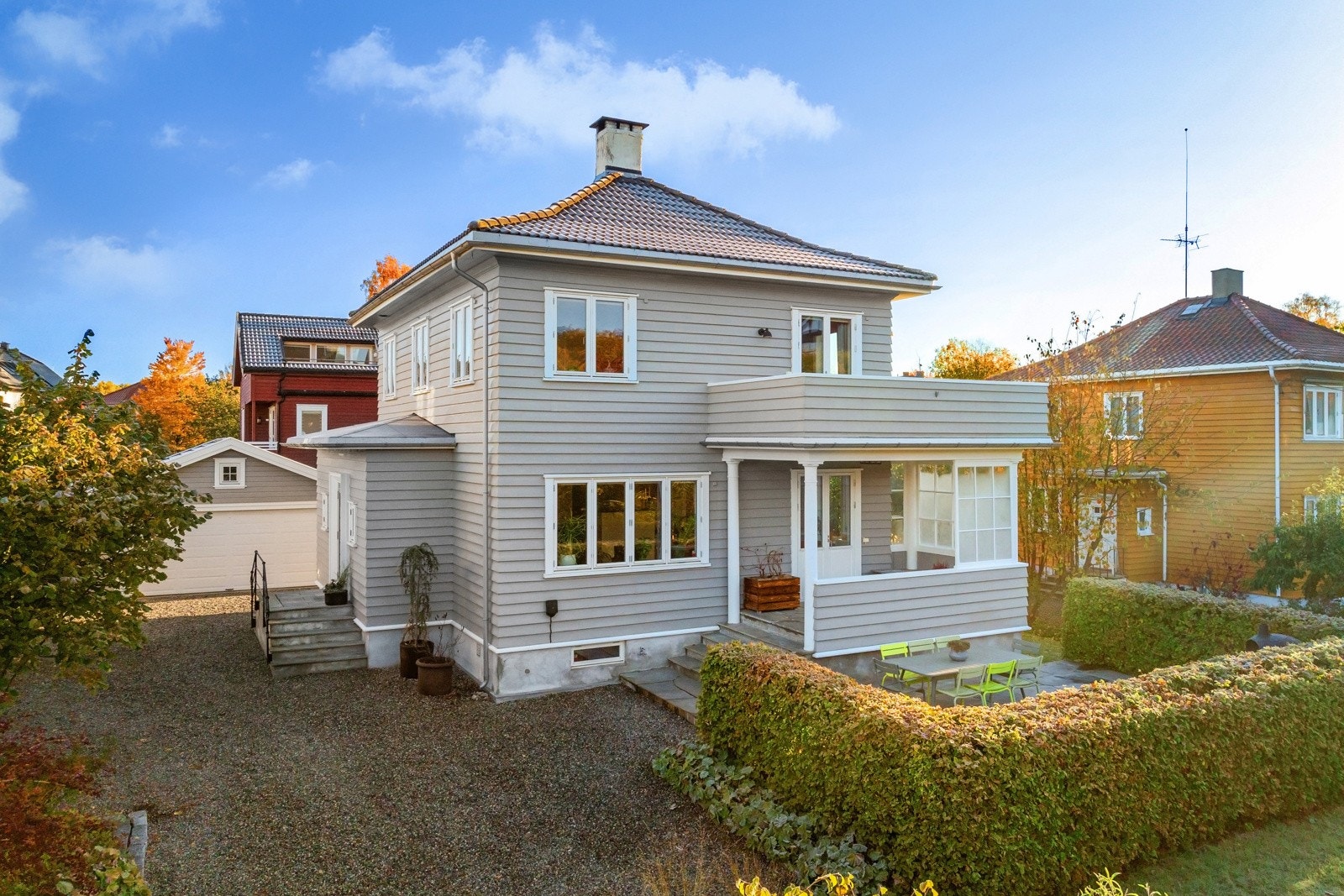 Dette er en villa med en sjelden kombinasjon av historisk sjarm og moderne bekvemmelighet, plassert på en usedvanlig vakker tomt. Galleribilde