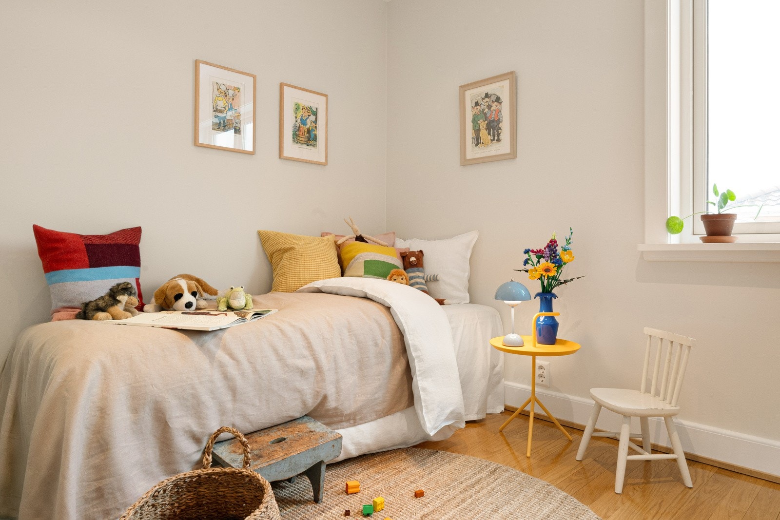 Boligen har hele fire gode soverom i andre etasje, alle med takhøyde på ca. 2,5 meter. Galleribilde