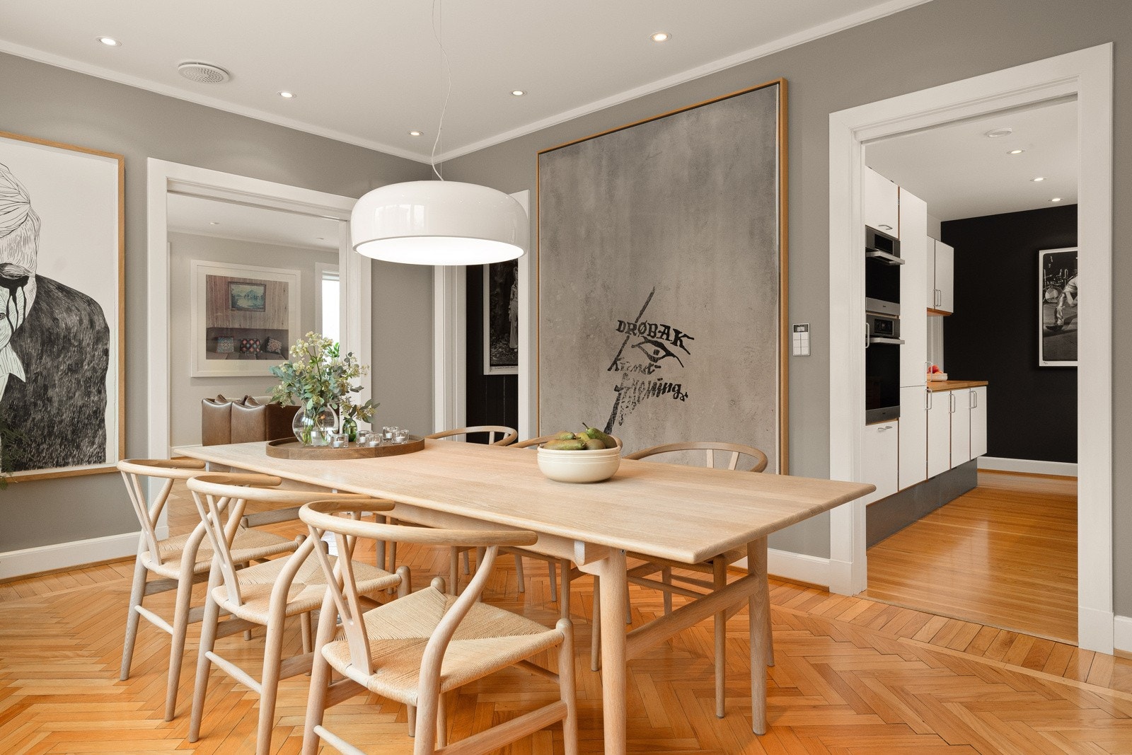 Svært god flyt mellom de sosiale sonene, og rom for selskap. Galleribilde