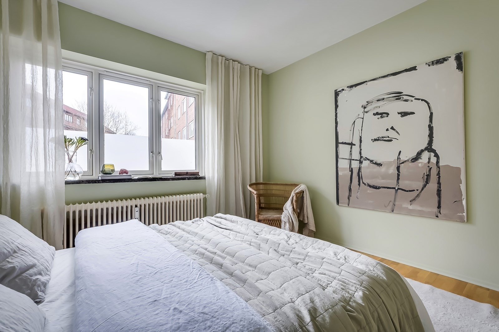 Rommene har behagelige og lune fargevalg Galleribilde