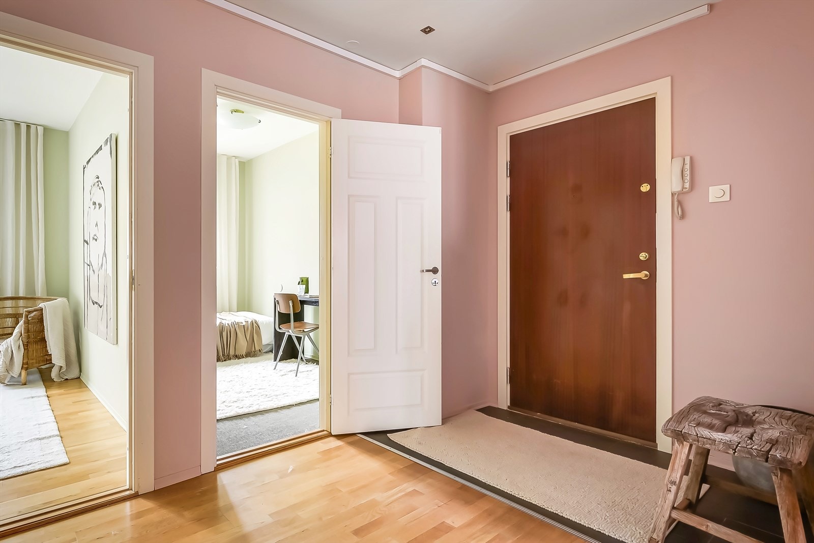 Det er dørcalling som gjør at man trygt og enkelt kan slippe inn besøkende Galleribilde