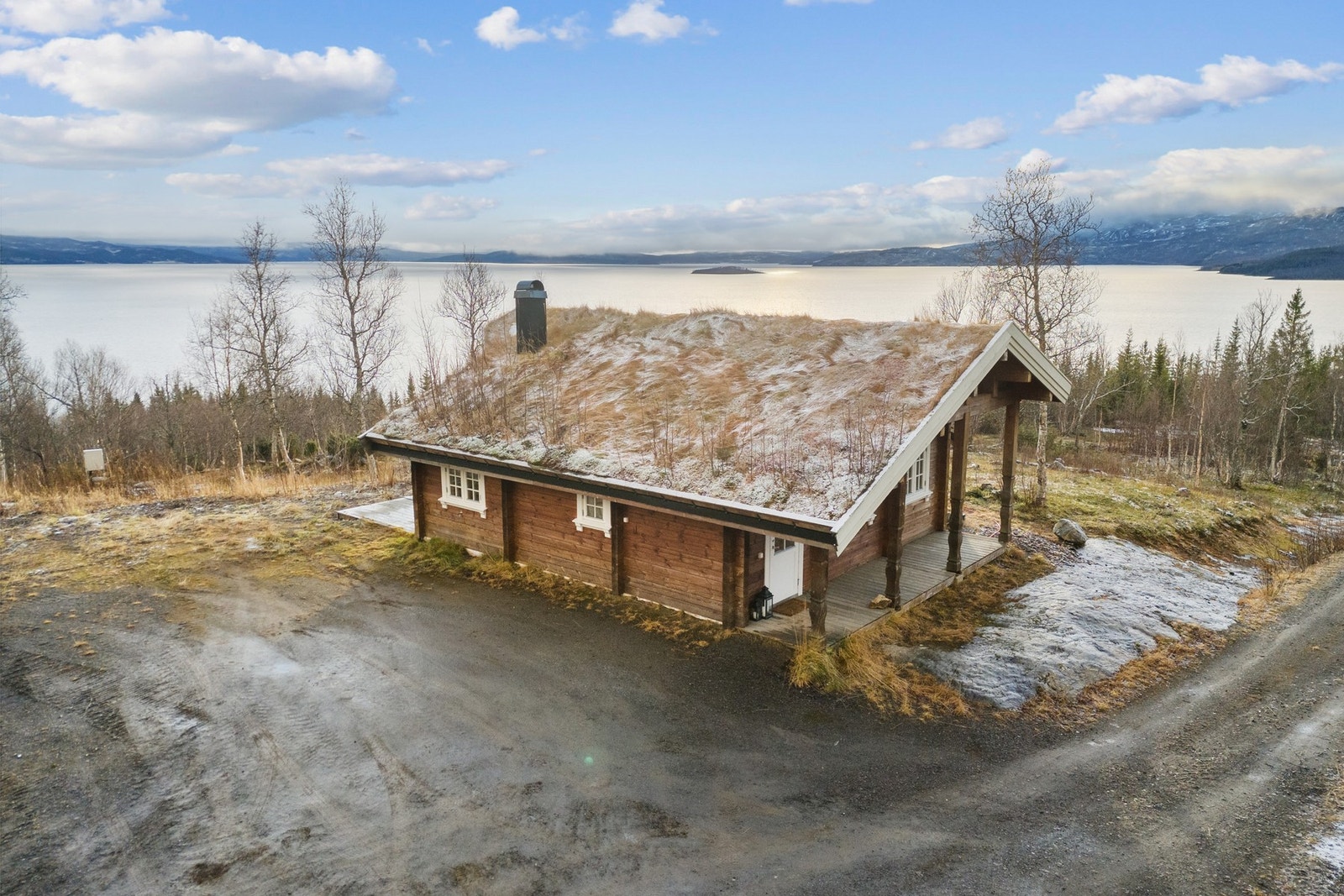 Godt med parkeringsmuligheter på tomten Galleribilde