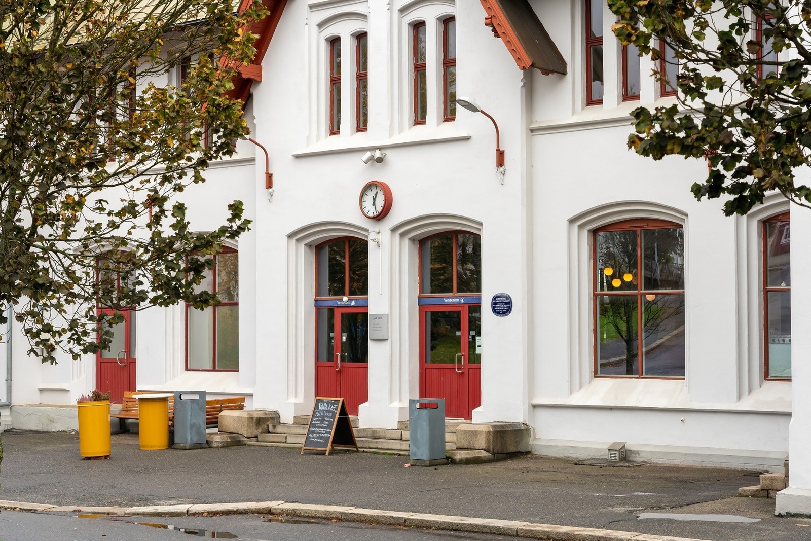 På under 10 minuttes gange er du på togstasjonen i Sarpsborg. Galleribilde