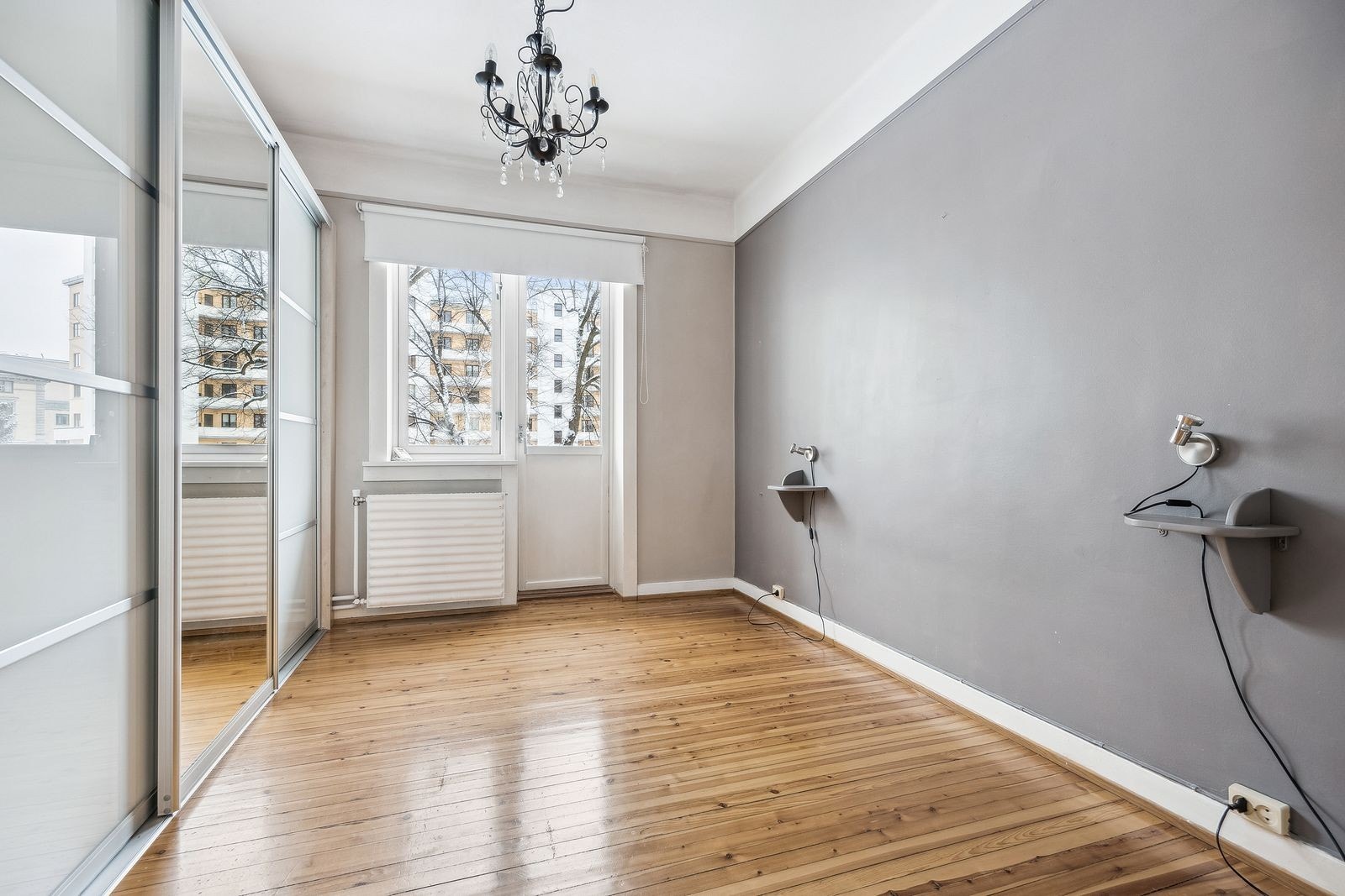 Soverom 1 med skyvedørsgarderobe Galleribilde