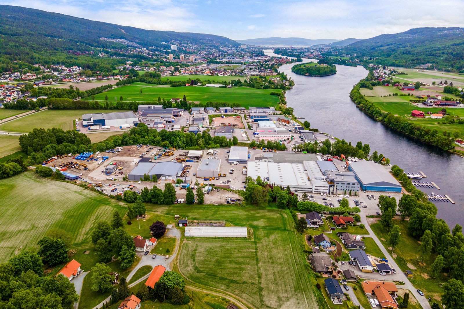 1 min til av/påkjøring RV 283 og 6-7 minutter til Drammen sentrum Galleribilde