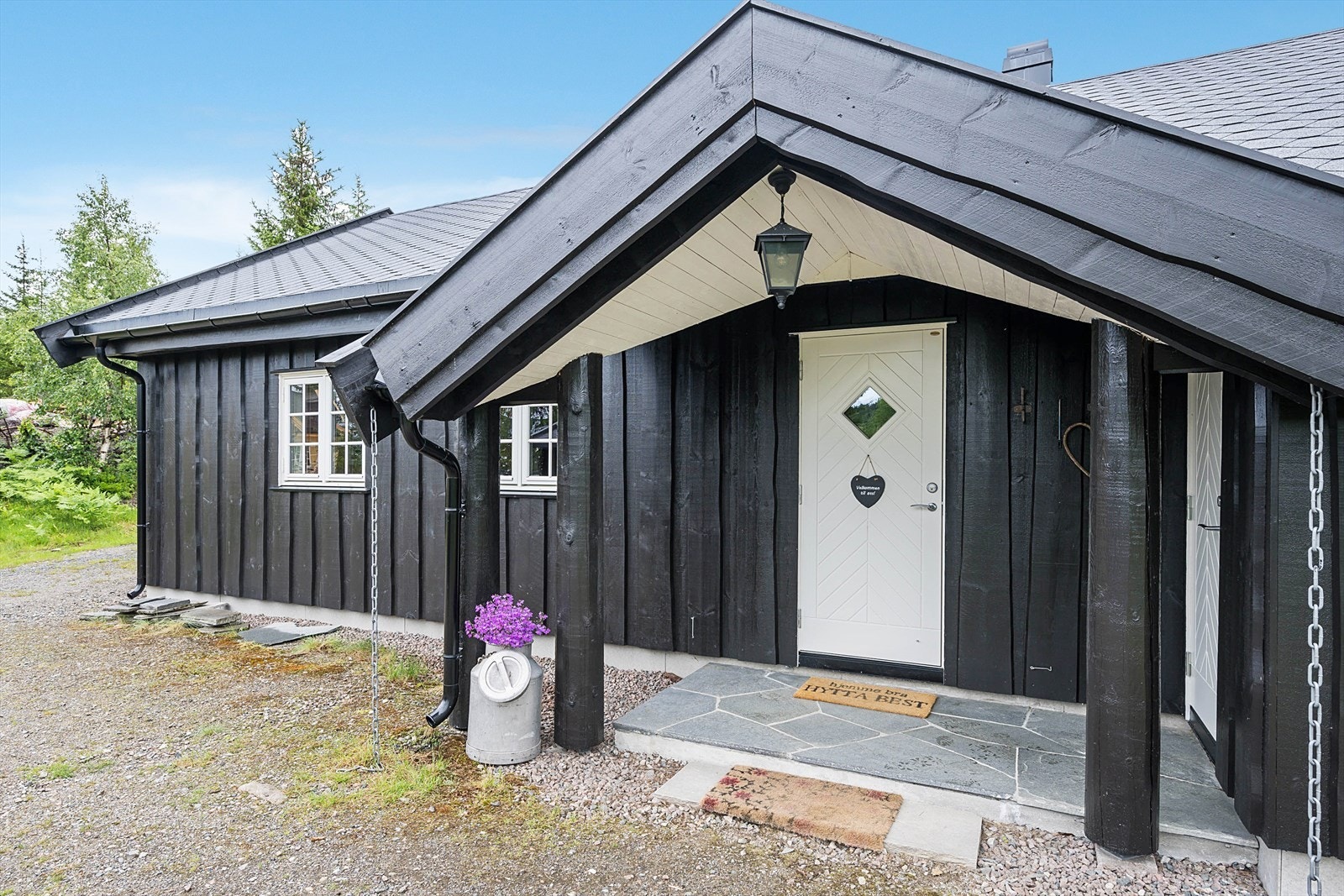 Sjarmerende inngangsparti ønsker deg velkommen! Galleribilde