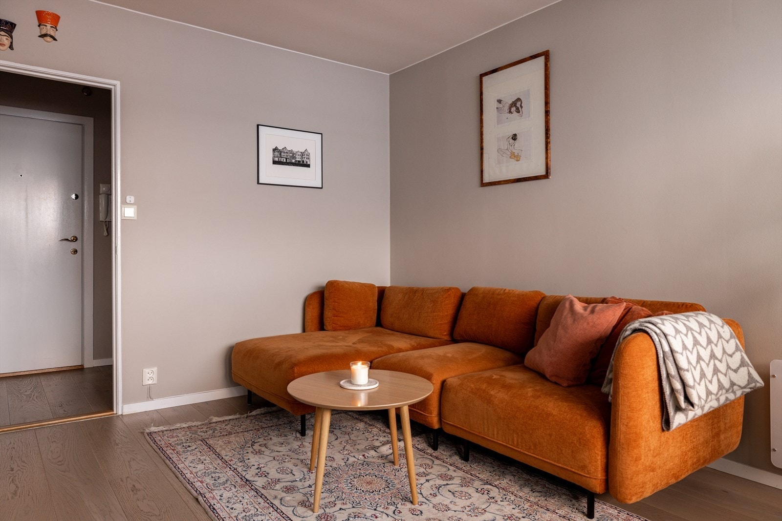 Vegger i stue og kjøkken ble malt i 2022. Galleribilde