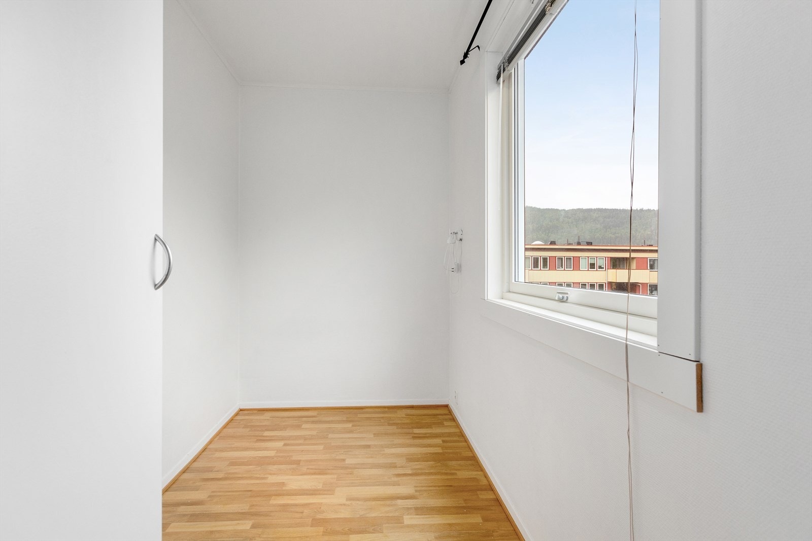 Sovealkove med plass for seng og garderobeskap Galleribilde