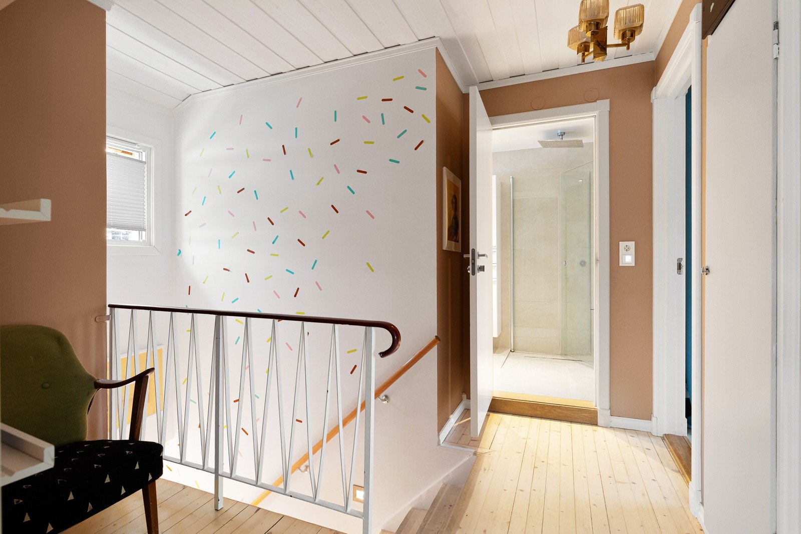 I boligens andre etasje er det 3 soverom og et bad. Galleribilde