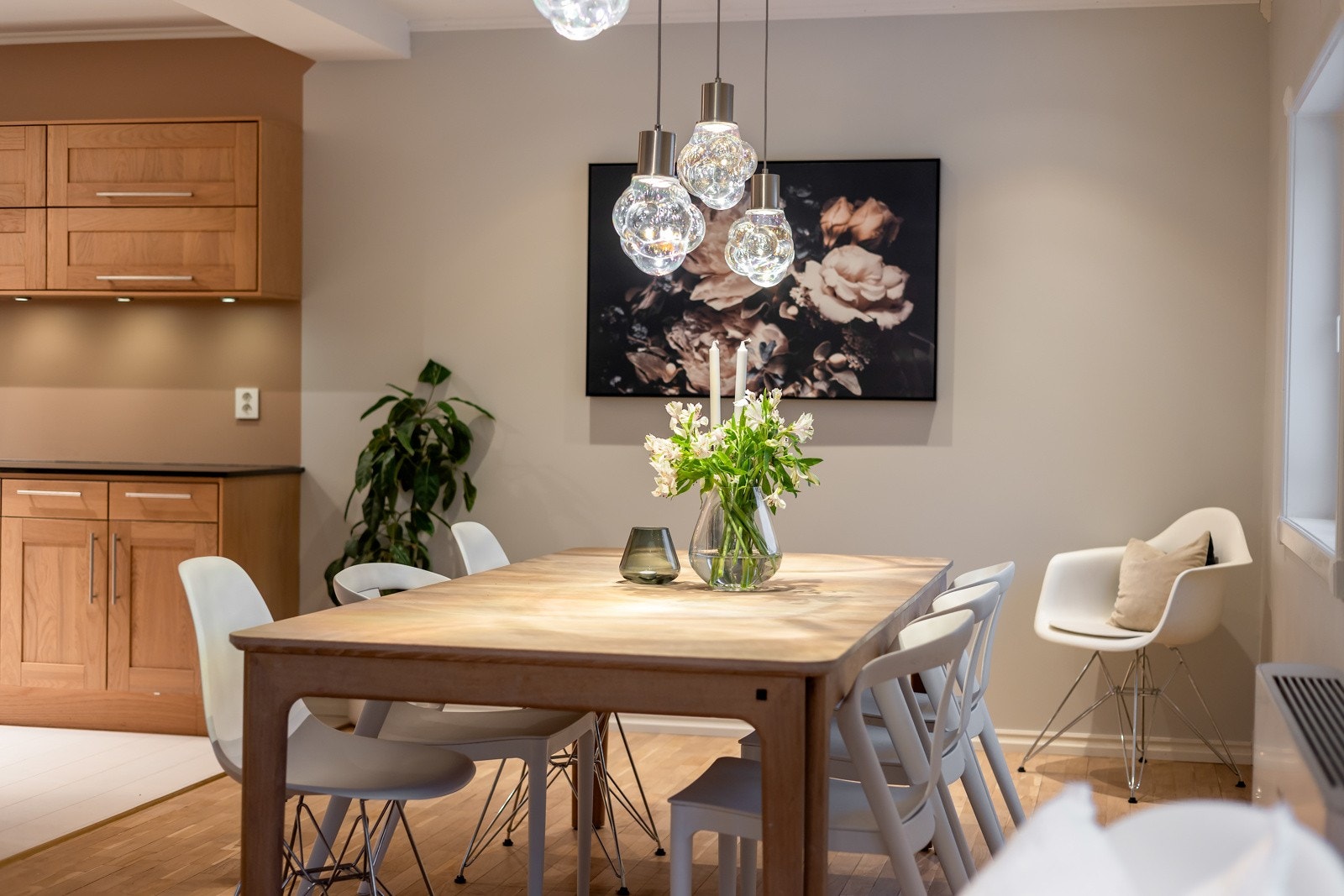 Spisestue med god plass til langbord Galleribilde