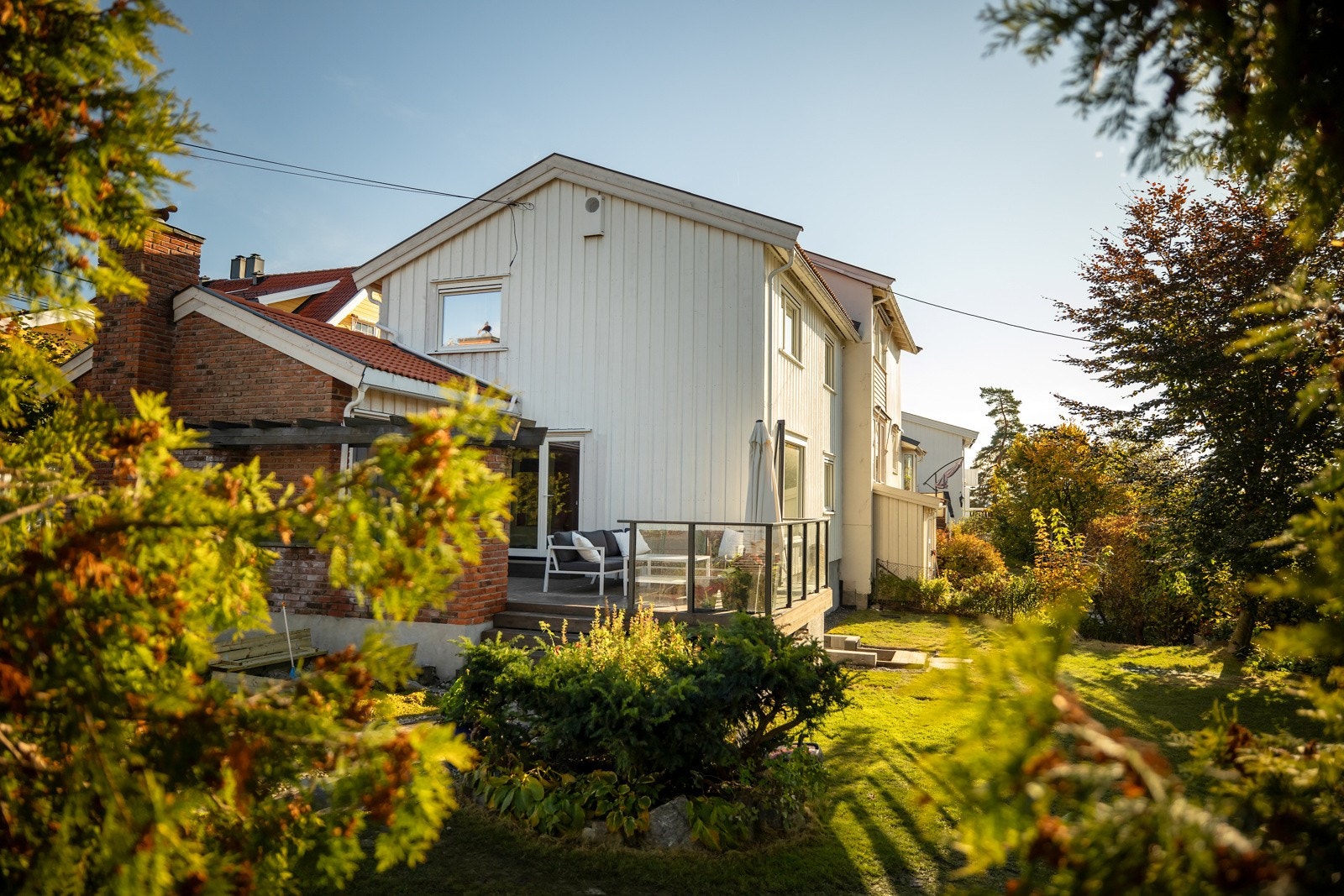 Velkommen til Anton Tschudis vei 66 - en flott halvpart av en tomannsbolig med attraktiv beliggenhet på Haslum. Galleribilde