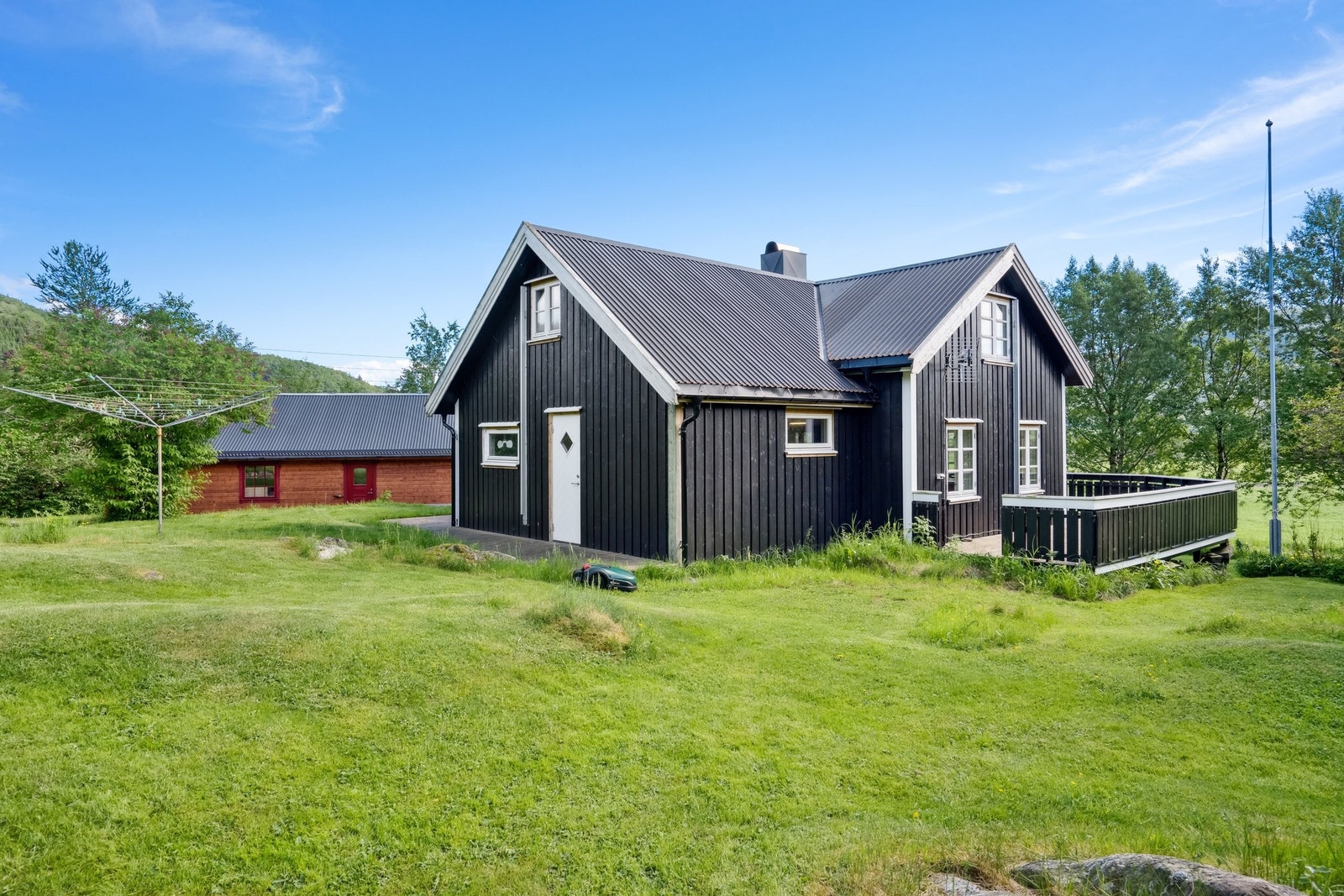 Stor hage med lite innsyn. Galleribilde