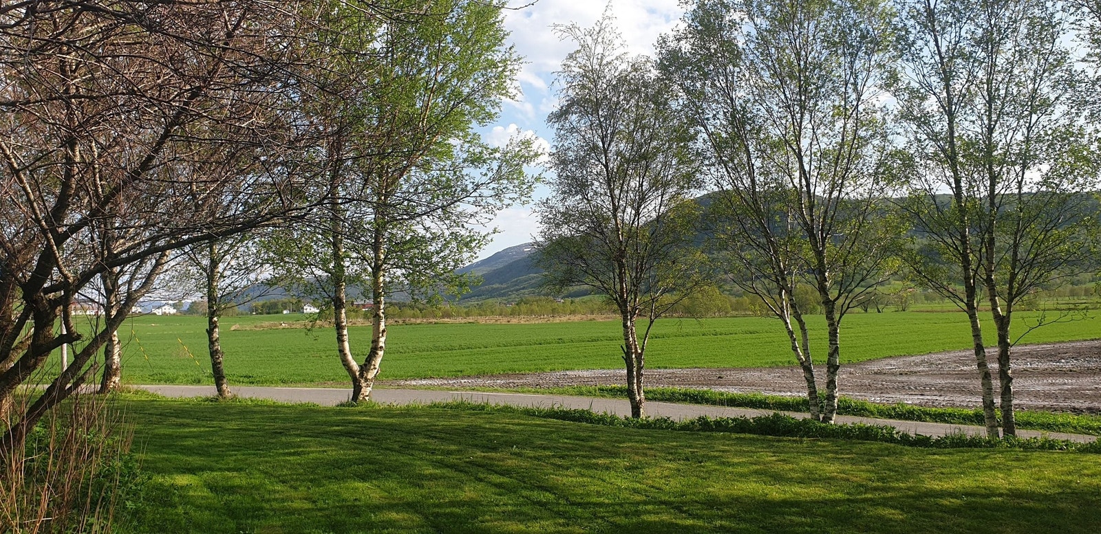 Utsikt fra balkong mot Ursfjorden i sør. Galleribilde