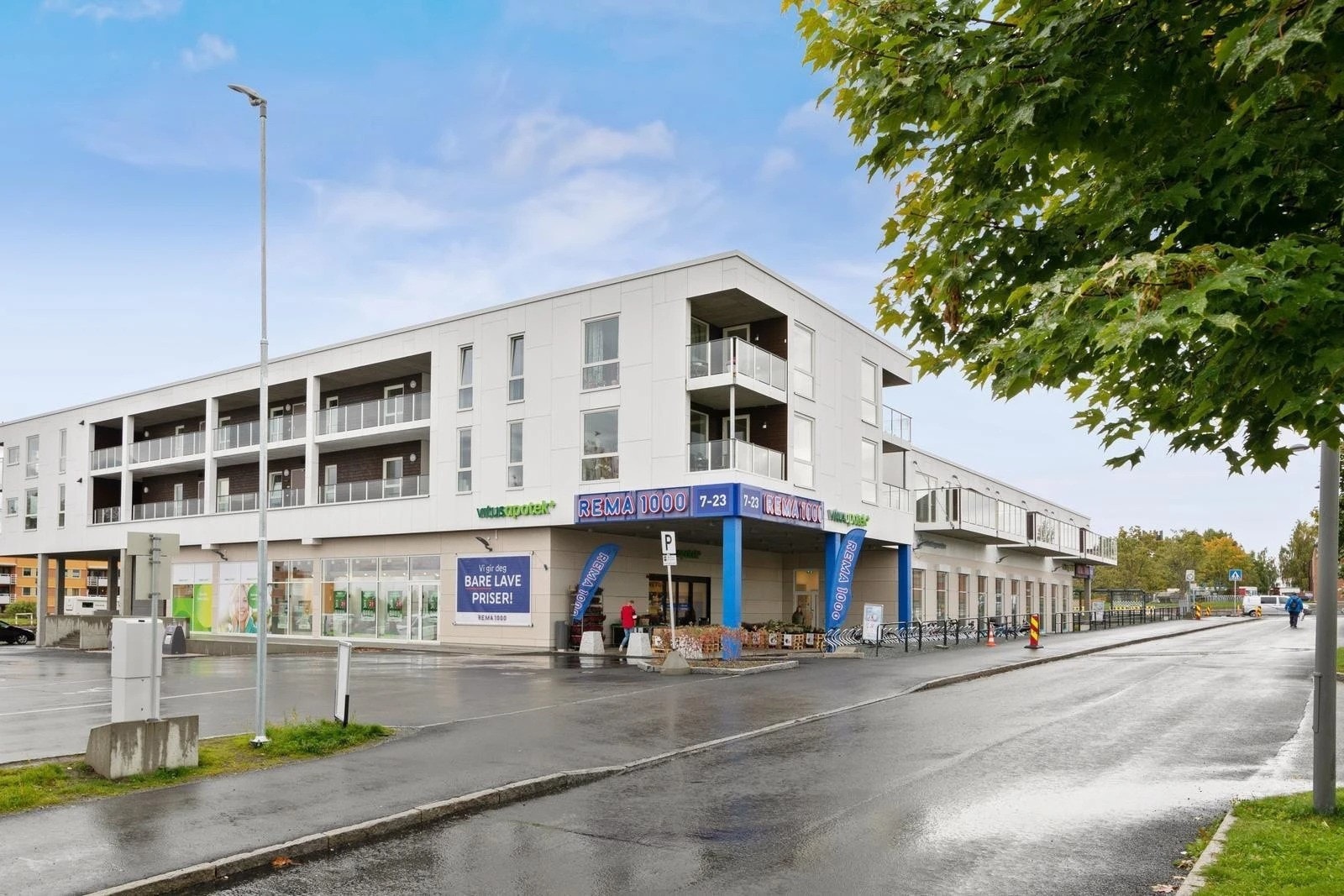 Rema 1000 Hallset ligger kun en 2 minutters gange fra leiligheten. Galleribilde