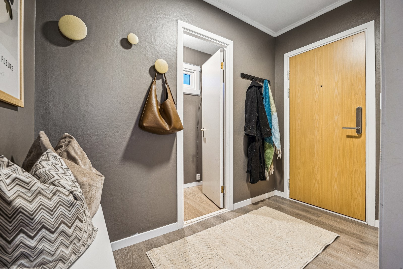 Boligen disponerer også en ekstern bod i kjeller på ca. 7m² for oppbevaring. Galleribilde