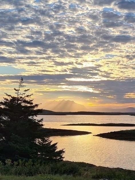 De syv søstre med solsløret på. Foto tatt fra hyttetrappa Galleribilde