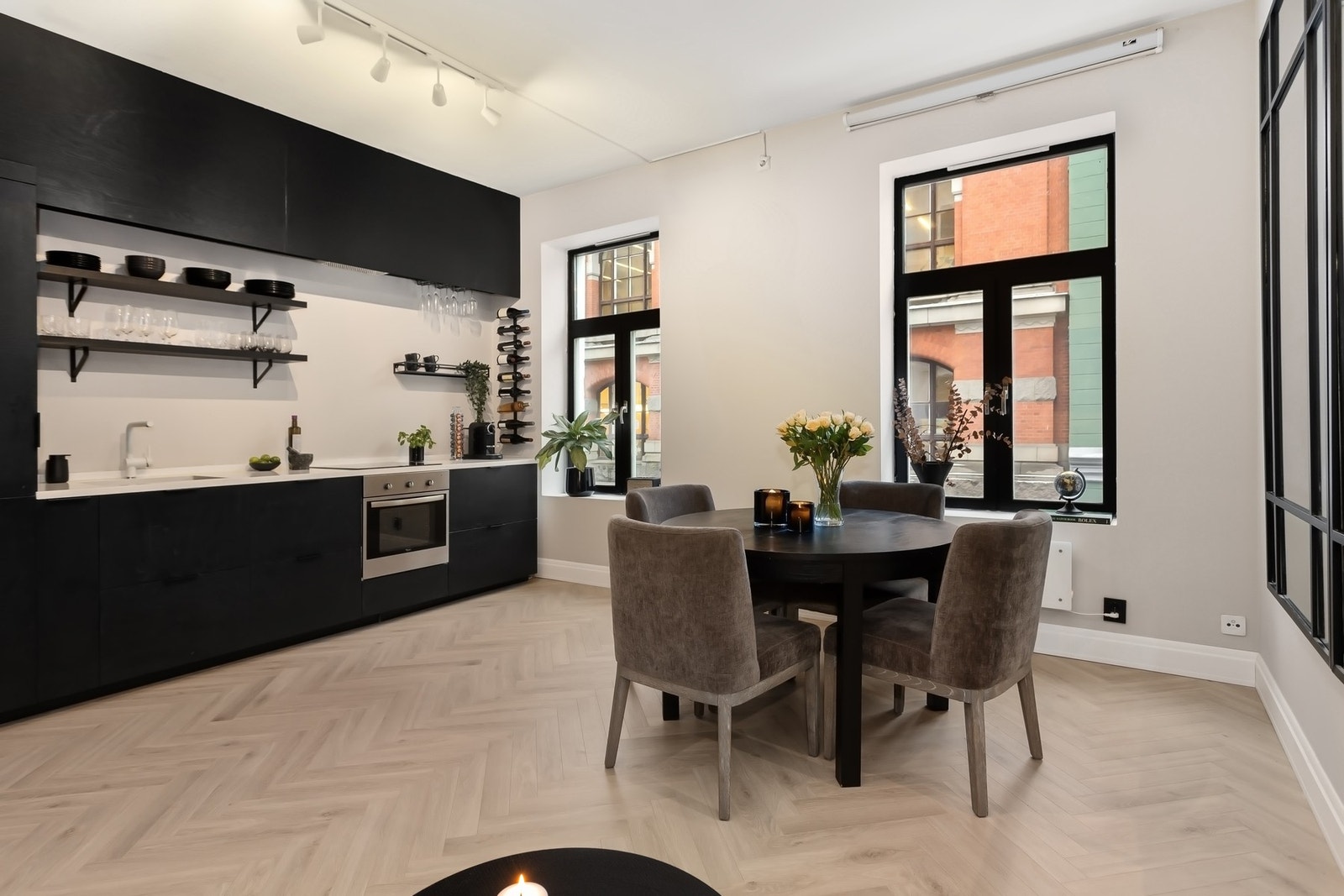 Generøs takhøyde skaper en ekstra god romfølelse Galleribilde