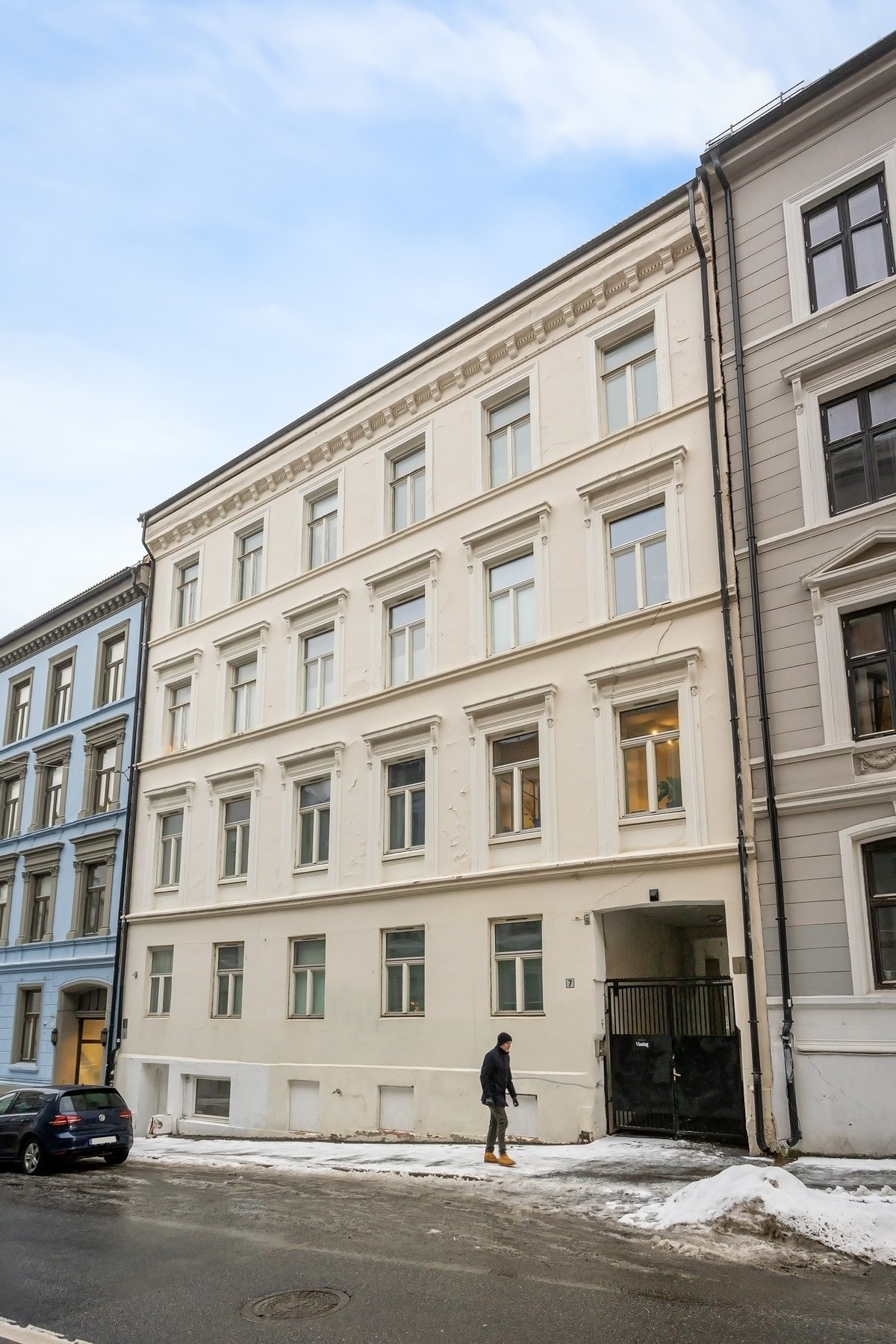 Gaten fikk sitt navn i 1864 etter biskop og dikter Johan Nordahl Brun - tekstforfatteren av Bergenssangen Galleribilde