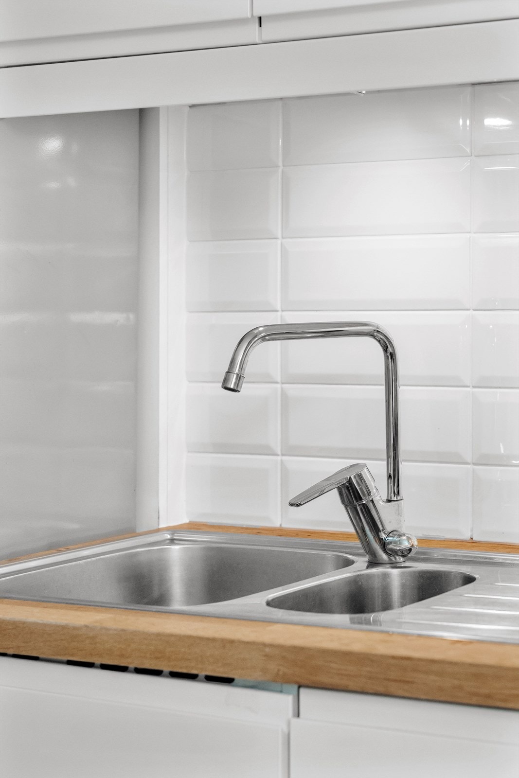 Kran og stikkontakt i kjøkkenet er fra 2020. Galleribilde