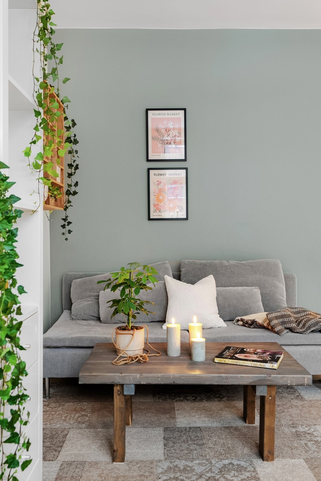 Leiligheten har glatte, malte overflater - perfekt for å sette sitt eget preg dersom en skulle ønske andre farger. Galleribilde