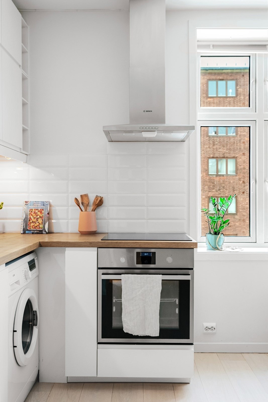 Over kokeplassen er det montert kullfilterventilator. Galleribilde