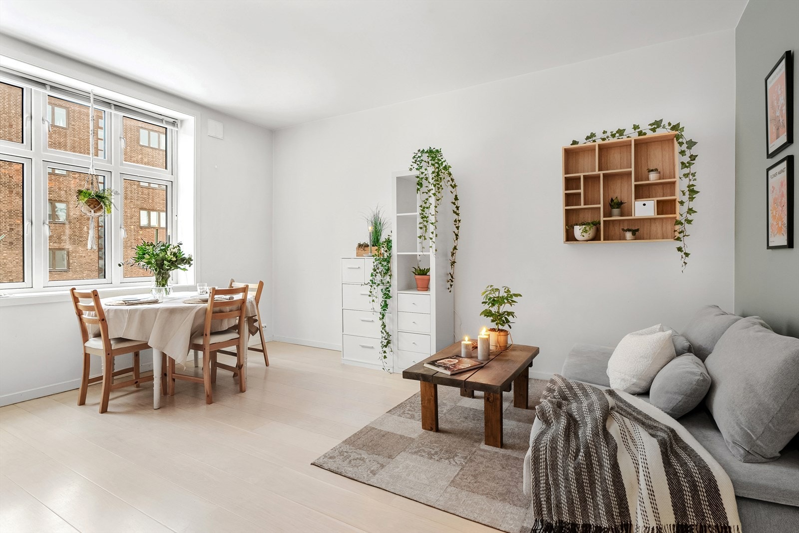 Velkommen til denne superfine 2-romsen i Sarpsborggata 14A , beliggende i en herlig og klassisk gård på Bjølsen! Galleribilde