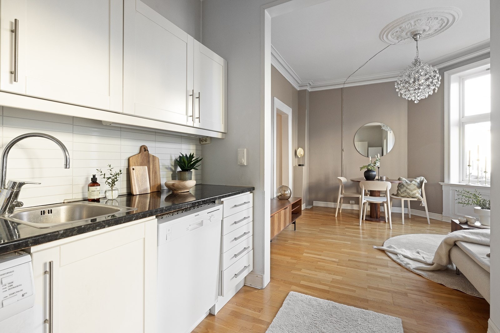 - Tidløst kjøkken i tilknytning til stuen - Galleribilde