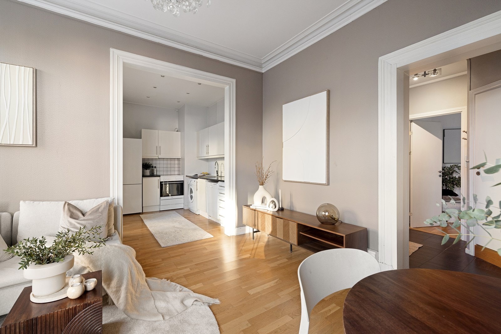 - Velkommen til Trondheimsveien 17E. Dette er en lys, arealsmart leilighet med god takhøyde og en attraktiv beliggenhet på Grünerløkka - Galleribilde