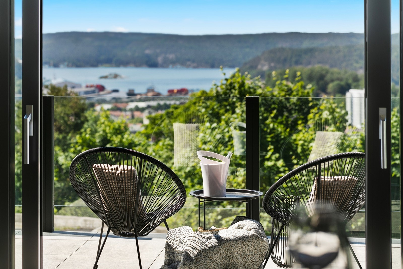 Bilder er tatt fra seksjon 1. Denne leiligheten er speilvendt. Plantegning for denne er korrekt. Galleribilde