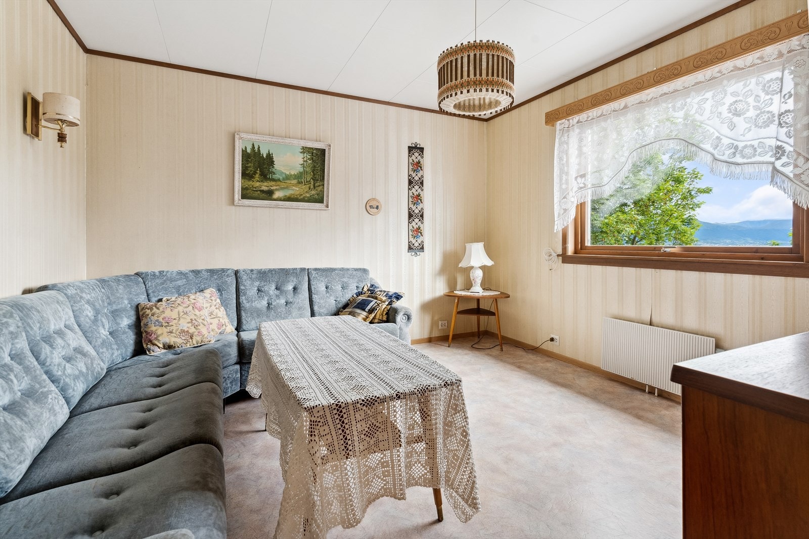 To av soveromma ligg i hovedetasjen, og kan gjerne nyttast som ekstra stove, leikerom eller hobbyrom, dersom ein ikkje har behov for alle 7 soveromma i bustaden. Galleribilde