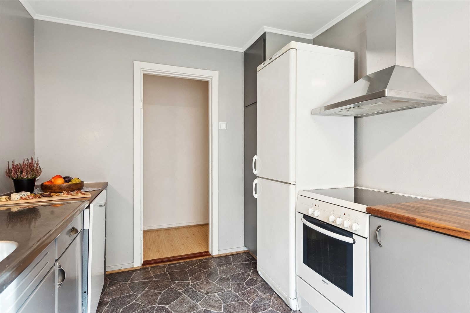 Hvitevarene avbildet er ikke inkludert. Galleribilde