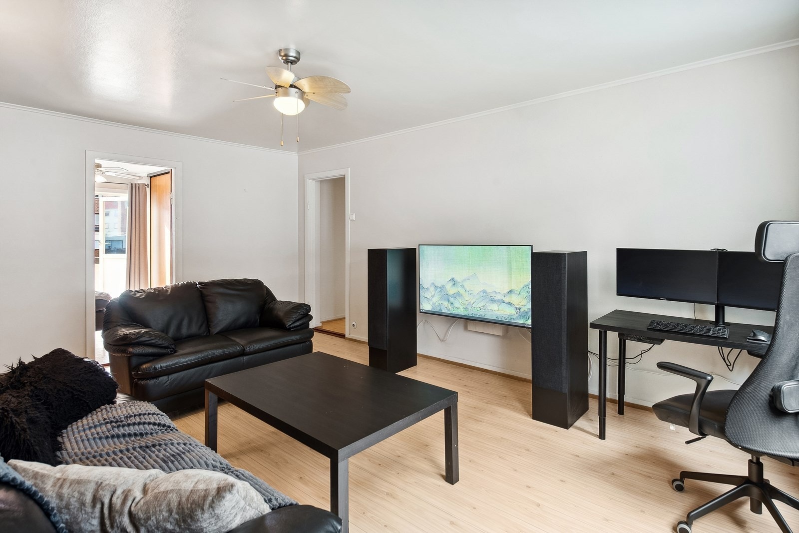 Stor stue med gode møbleringsmuligheter. Galleribilde