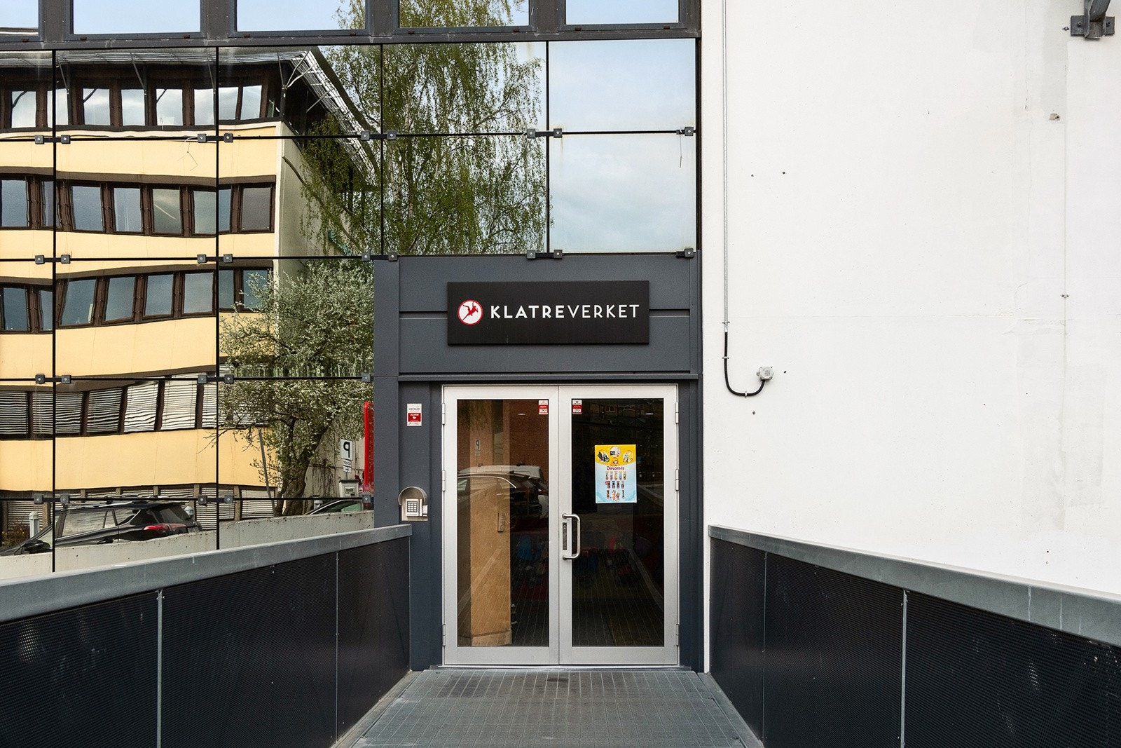 Buldreverket like ved (Treningsenter med klatrevegg) Galleribilde