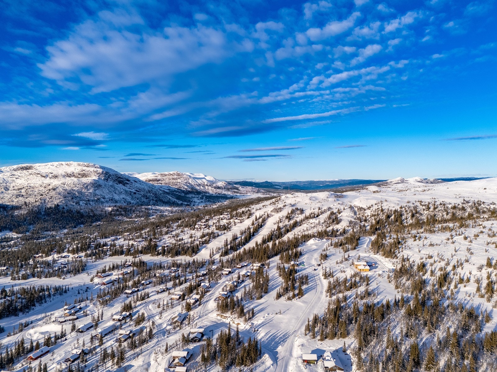 Det kan bygges hovedhytte på max 200 m2. Anneks inntil 30 m2, uthus inntil 50 m2 eller garasje på inntil 50 m2. Galleribilde