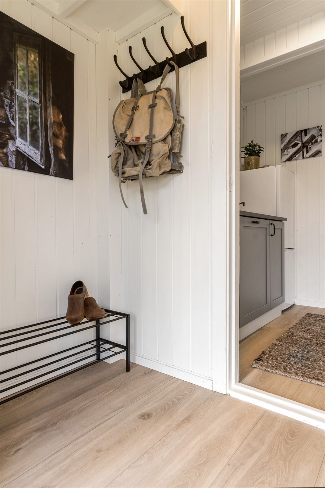 Entré med god plass til garderobeskap. Galleribilde