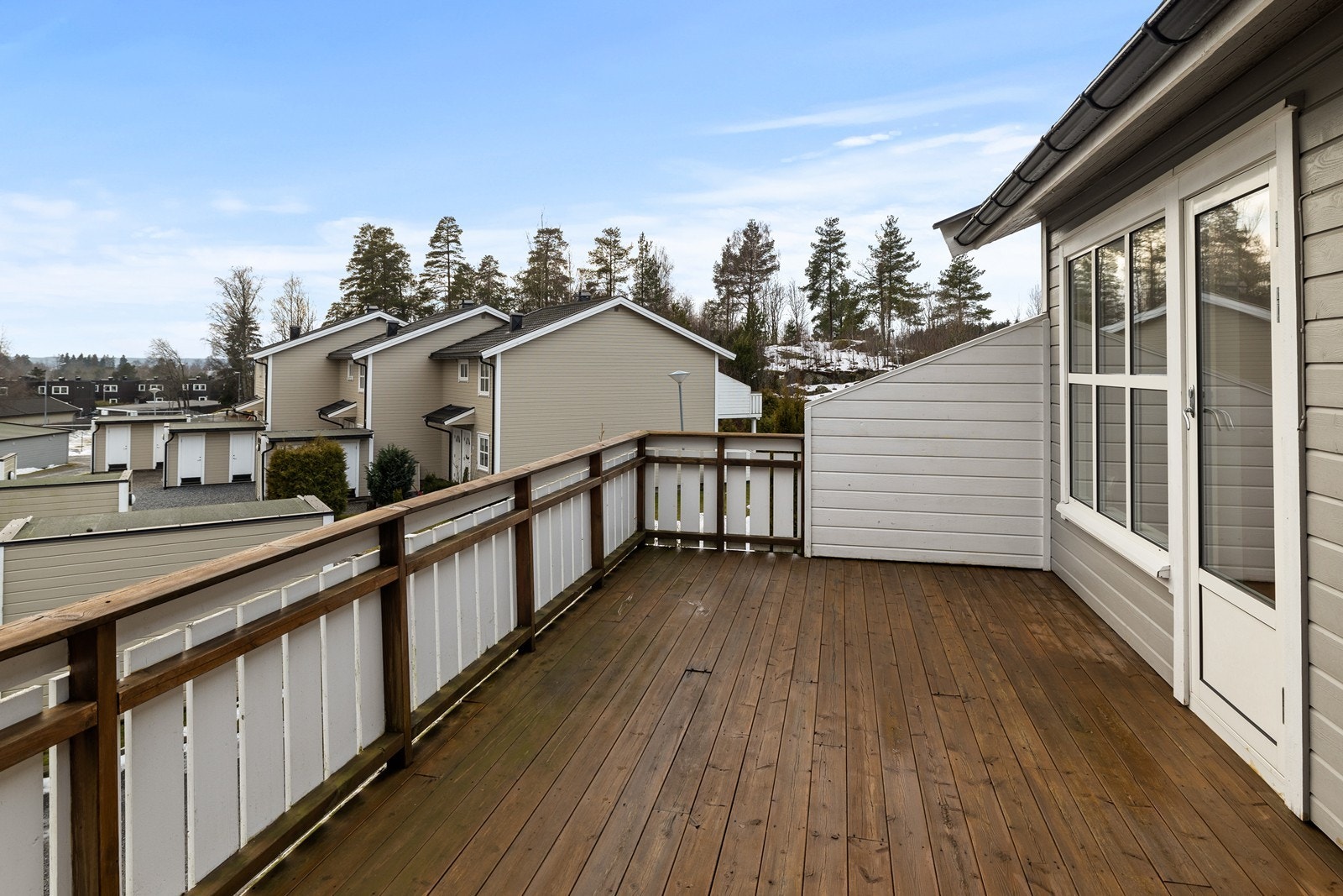 Solrik veranda med adkomst fra stuen i 2. etg. Galleribilde