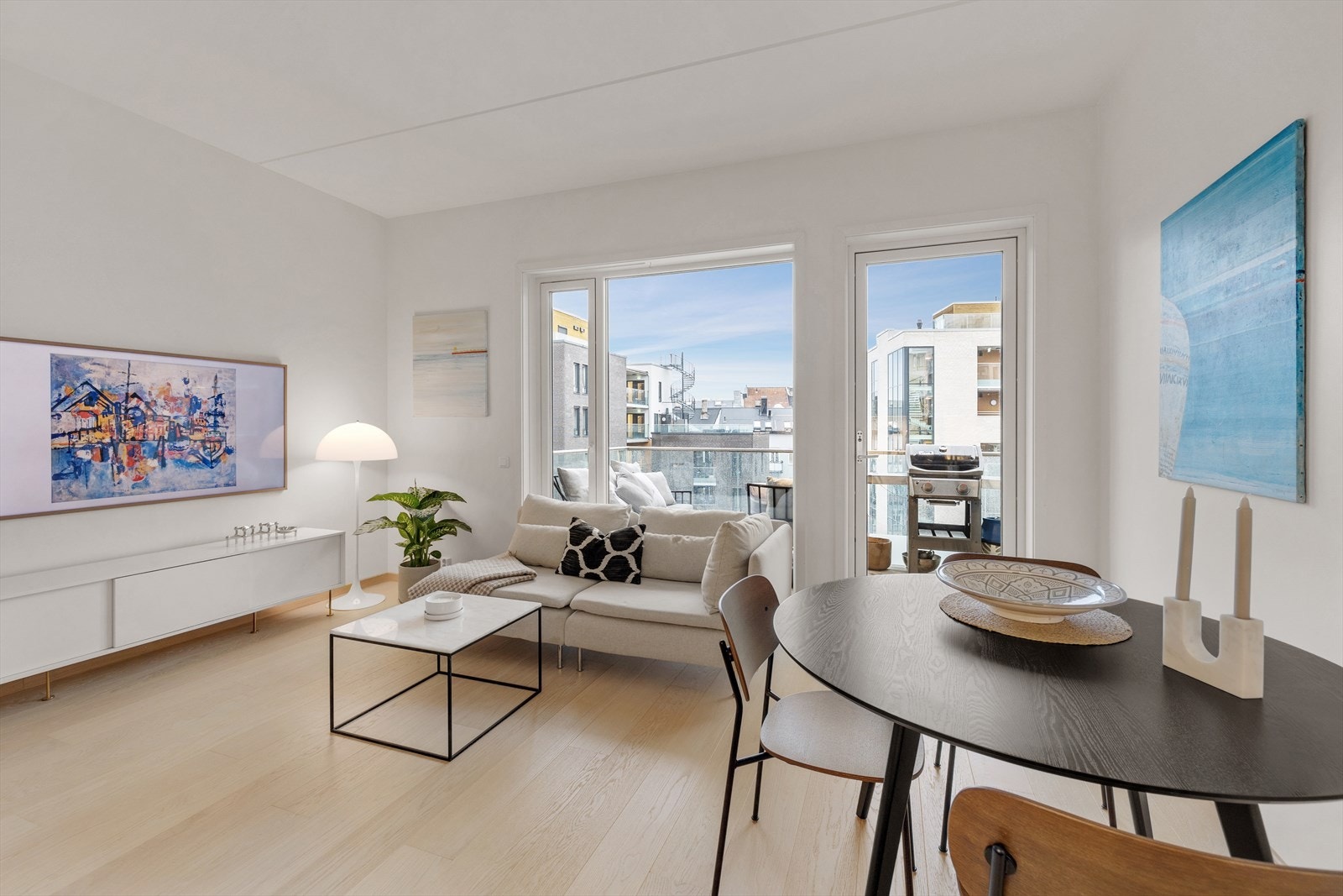 Moderne leilighet i bygg fra 2021 som holder svært god standard! Galleribilde