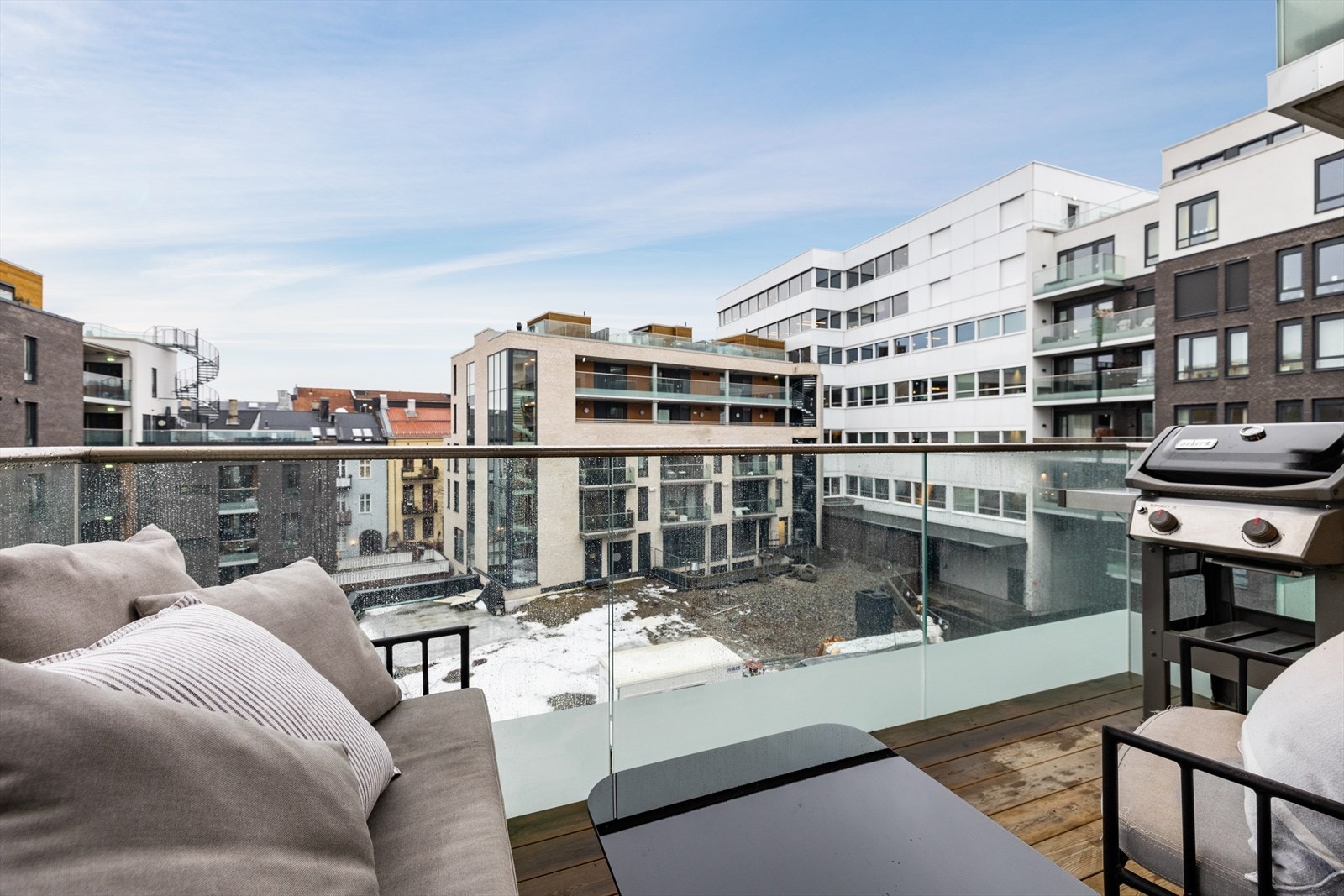 Her er det sol midtsommers fra ca. klokken 12/13 til solnedgang ca. klokken 22. Galleribilde