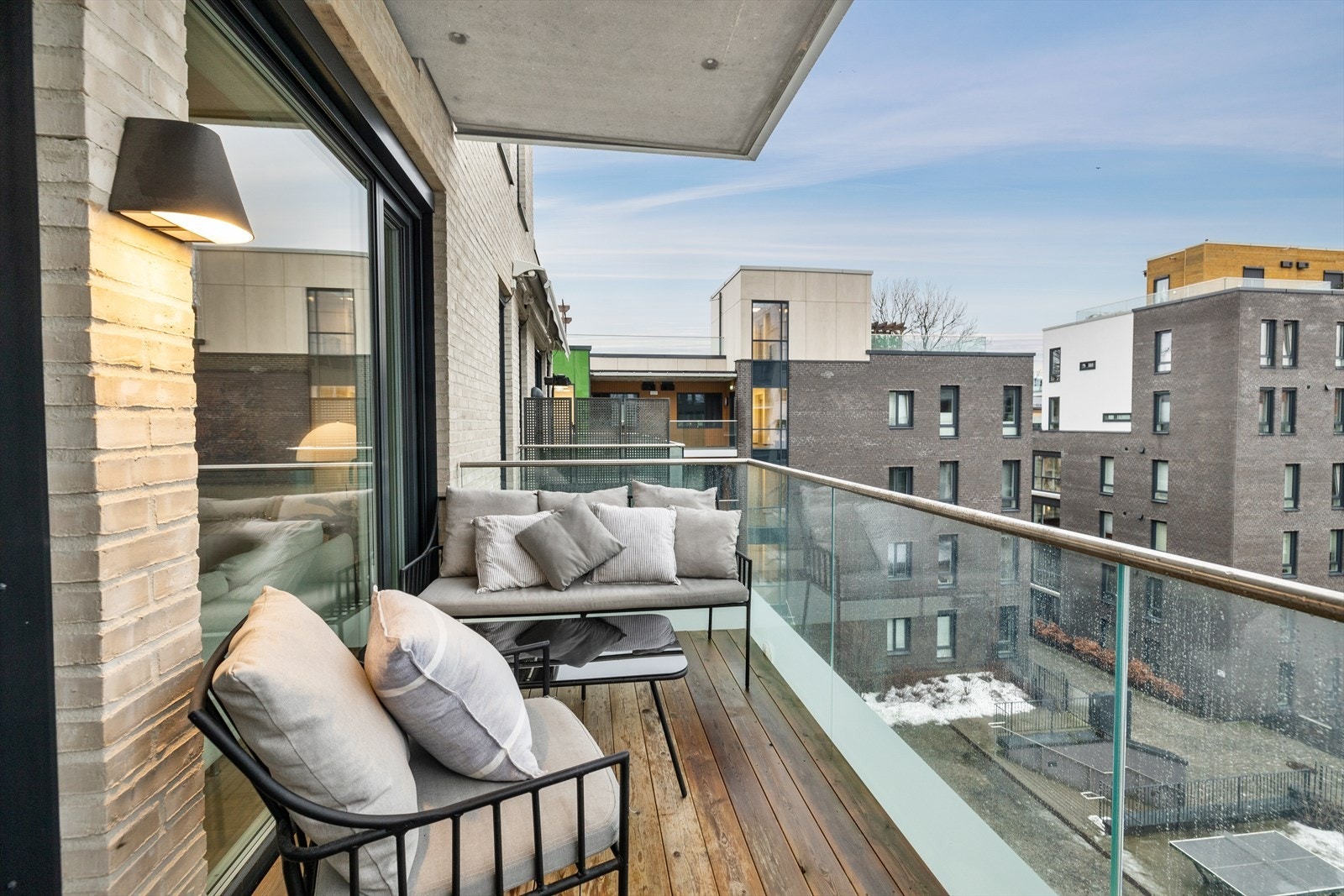 Solrik balkong på ca. 6 kvm. Galleribilde