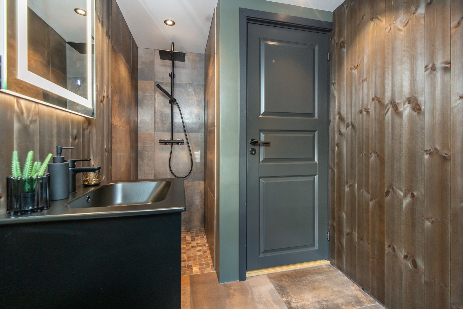 Praktisk med tre bad når man er mange. Galleribilde