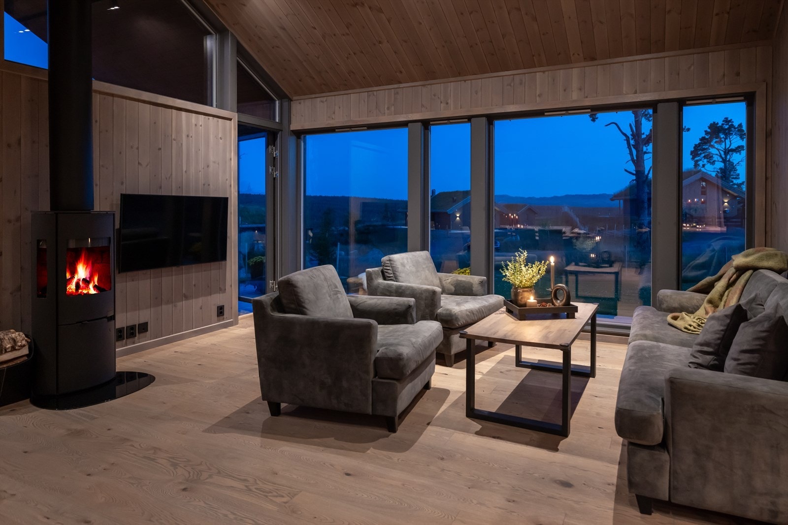 Får man virkelig følelsen av å ha naturen inn igjennom de store vindusflatene Galleribilde