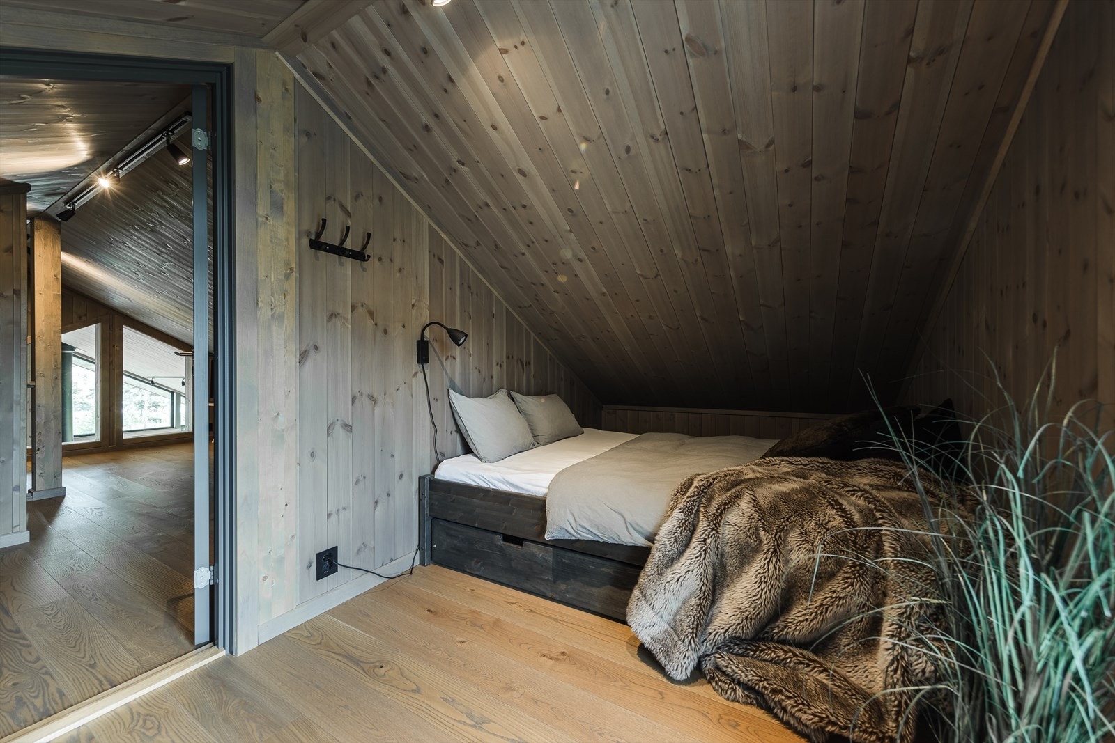 Praktisk hemsrom med plass til 2 dobbeltsenger, fungerer som soverom nr. 4 - Her kan man innlosjere familie og venner Galleribilde