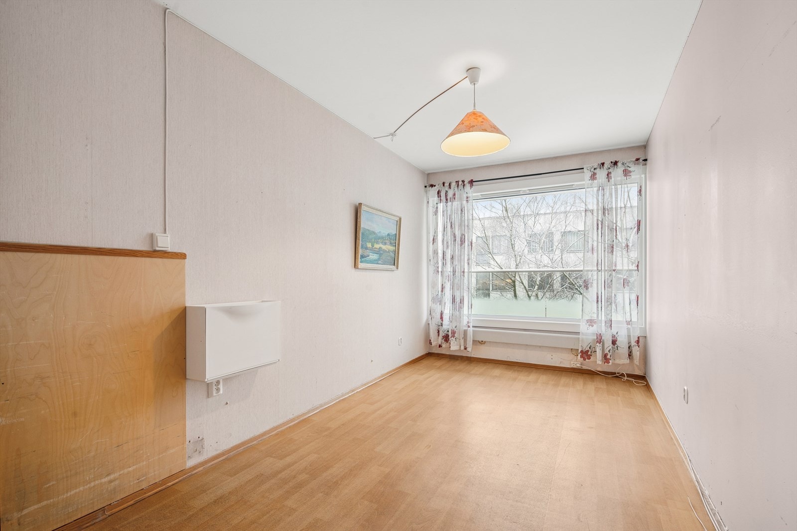 De store vindusflatene fra 2020 sørger for rikelig med naturlig lys og en luftig romfølelse. Galleribilde